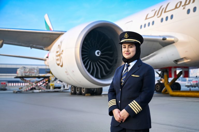 Emirates’in ilk Emirlikli kadın kaptanları gökyüzünde yeni bir döneme öncülük ediyor
