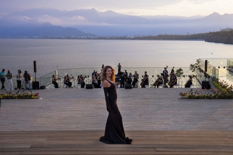 MODA, TARİH VE SANATIN BÜYÜLÜ BULUŞMASI