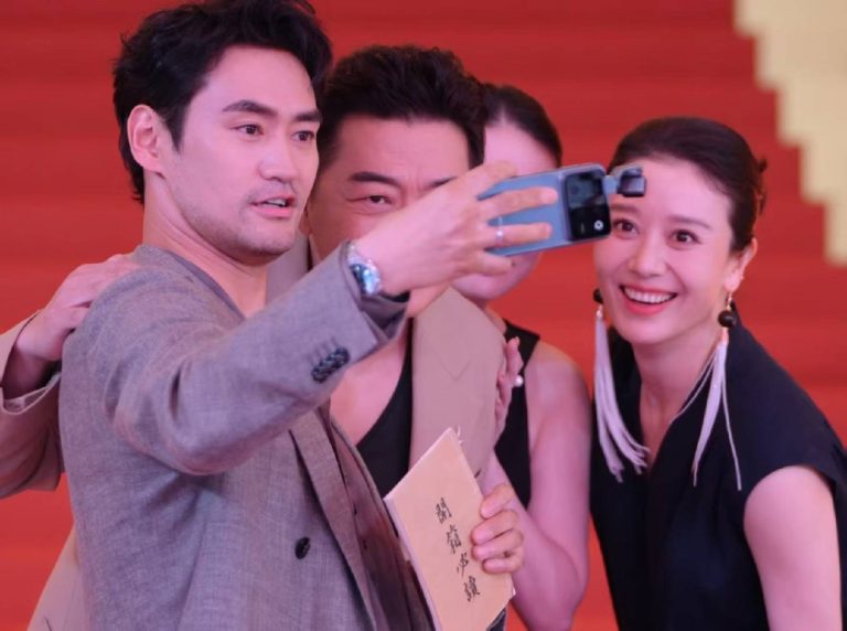 HONOR, Robot Phone’la  sinema sahnesine çıktı