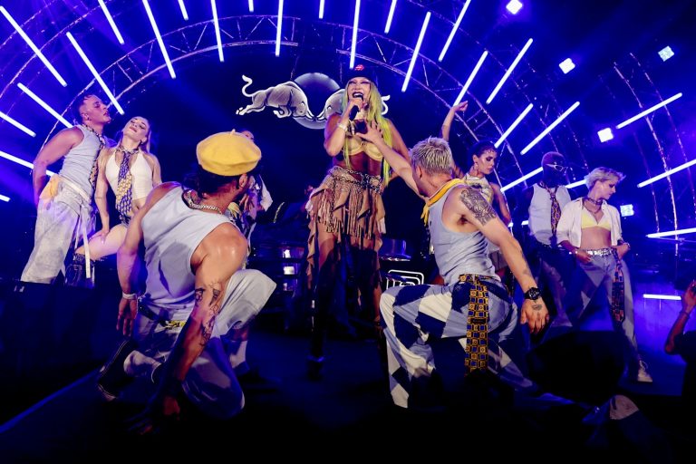Red Bull Yeni Ürünlerini Hande Yener’in Sahne Aldığı Gecede Tanıttı