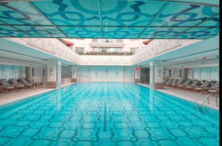 CVK PARK BOSPHORUS HOTEL’DE HAVUZ KEYFİ