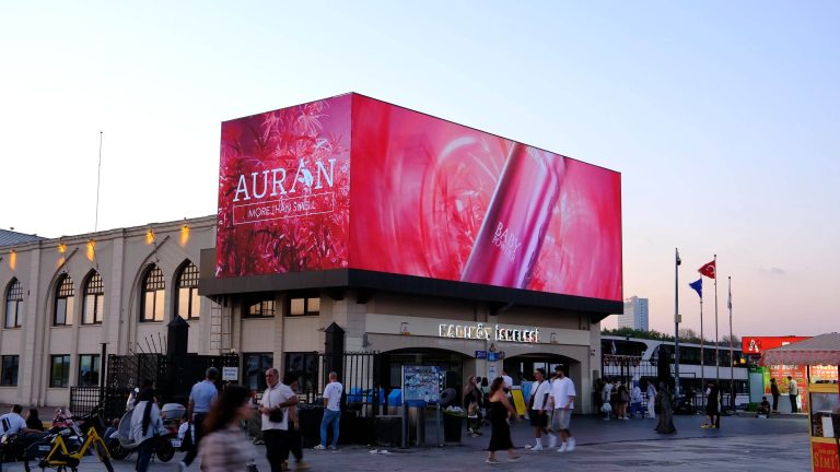 Auran Outdoor Kampanyasıyla Şehir Hayatına Dokunuyor 