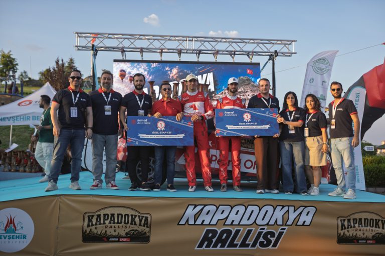 KAPADOKYA RALLİSİ’NDE KADIN ÇEKİCİ OPERATÖRLERİ DE SAHADAYDI