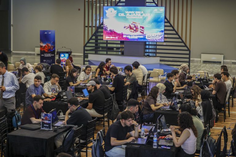 Yapay Zekâ Dil Ajanları Yarışmasında Büyük Final Başladı