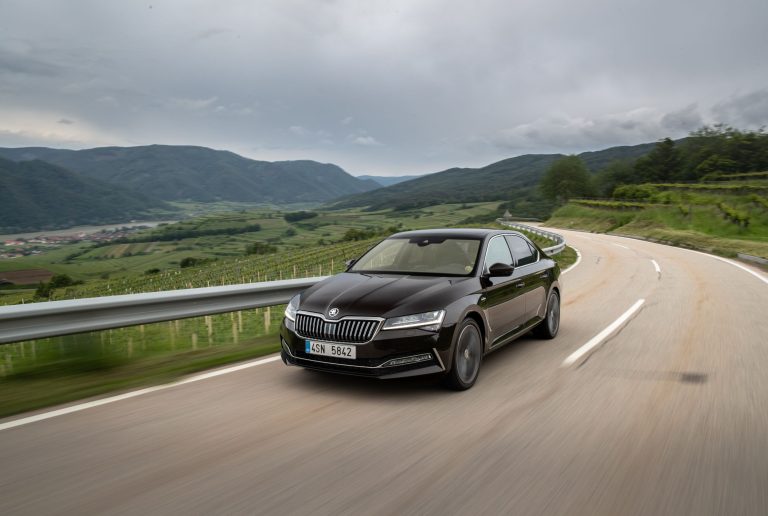Škoda Superb 25 Yıldır Konfor ve Teknolojinin Simgesi