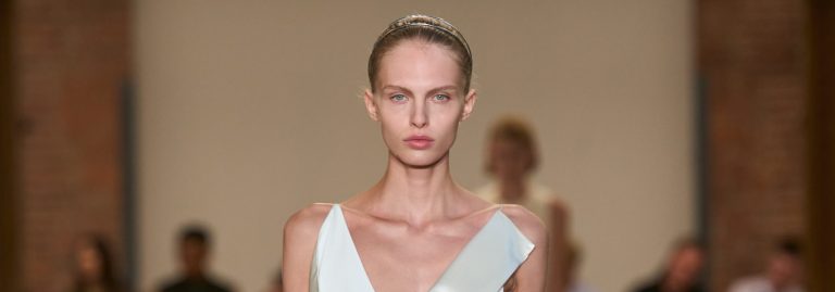 Veronica Leoni İmzalı Calvin Klein Collection İlkbahar 2027 Defilesi New York’ta Gerçekleşti