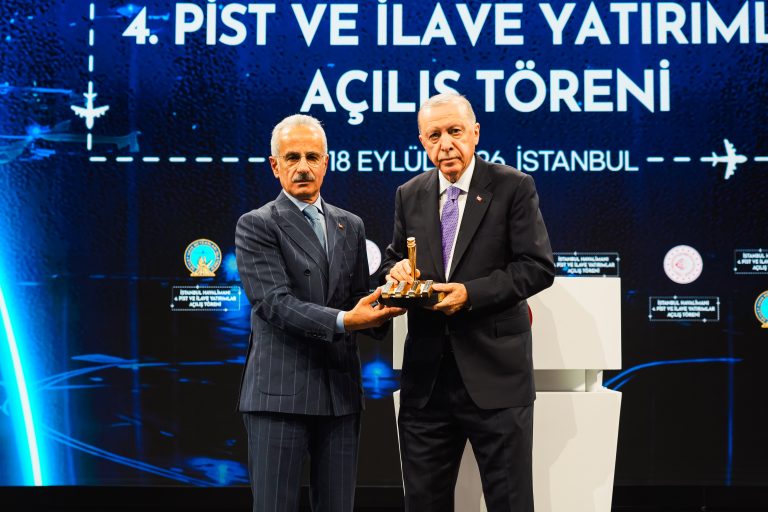 İGA İstanbul Havalimanı 4. ana pisti hizmete açtı Faz 2 kapsamındaki yatırımlara başlandı