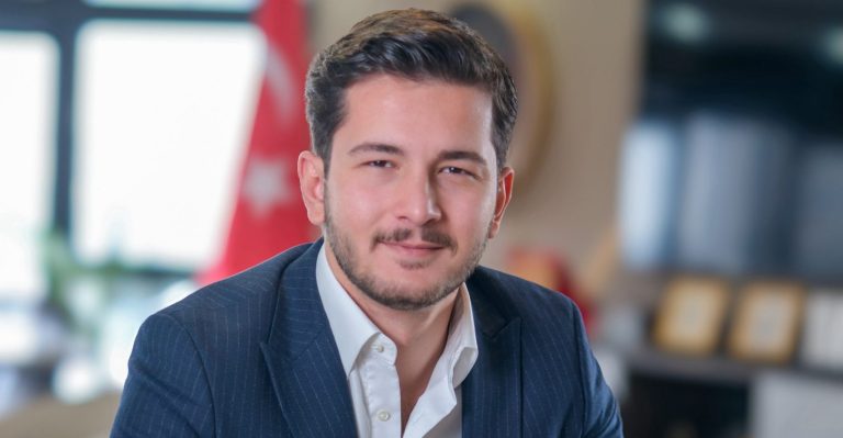 İŞ DÜNYASINDAN AKADEMİYE AYNI SAHNEDE  NEFA GENÇLERİ FARKLI DÜNYALARLA BULUŞTURDU