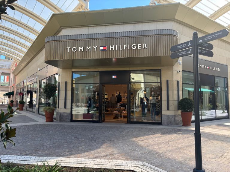 TOMMY HILFIGER, İSTANBUL FLORENTIA VILLAGE’DA YENİ OUTLET MAĞAZASINI AÇIYOR