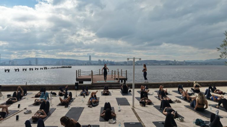 İzmir’in yeni kıyısı Neva Yalı ve Riva Yalı’da spor ve sosyalleşme bir arada