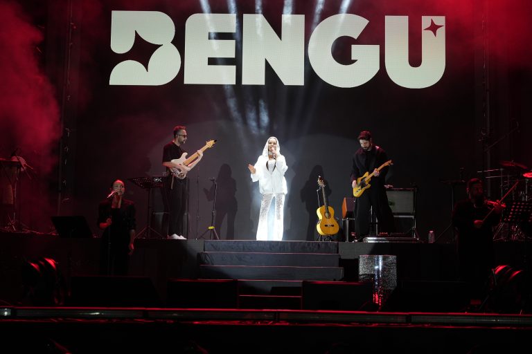 BENGÜ, POP MÜZİĞİN SEVİLEN ŞARKILARINI DİYARBAKIR’DA SESLENDİRDİ