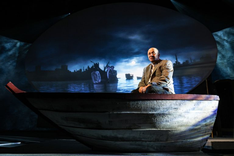 Serkan Keskin’in Unutulmaz Performansıyla “Saatleri Ayarlama Enstitüsü” ENKA Sanat’ta
