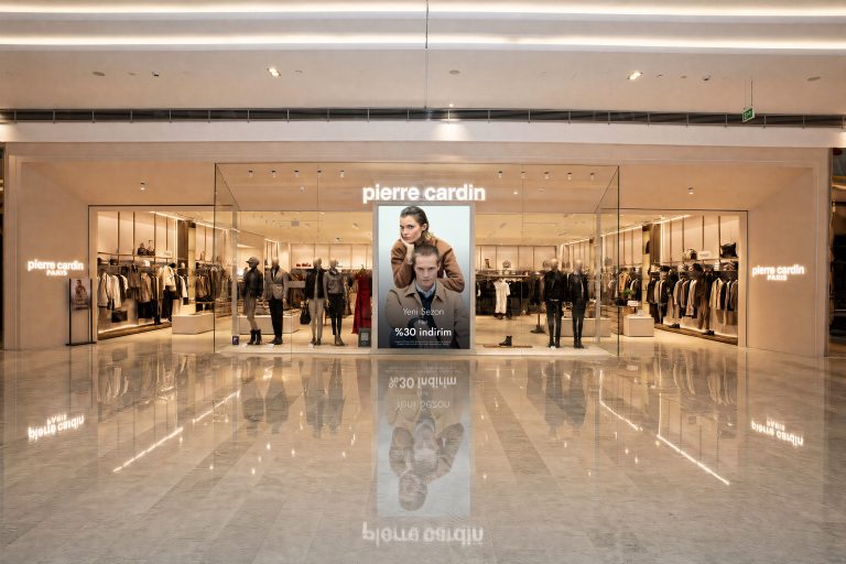 PIERRE CARDIN PARIS, YENİ MAĞAZACILIK KONSEPTİ “CADRE”Yİ KORU FLORYA’DA HAYATA GEÇİRDİ