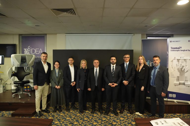 Türkiye’de bir ilk: 1400 kilometre uzaktan robotik cerrahiyle ameliyat gerçekleştirildi