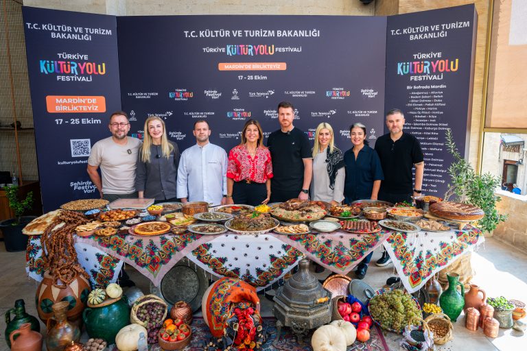 MARDİN’İN GASTRONOMİ HAZİNESİ 38 LEZZET NOKTASI’NDA KEŞFEDİLİYOR: KABURGA DOLMASINDAN SÜRYANİ ÇÖREĞİNE YÖRESEL TATLARIN HİKAYESİ